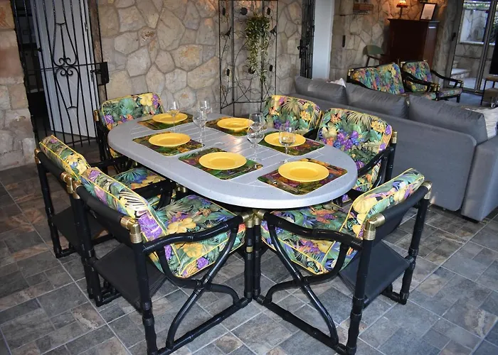 Garden Πανσιόν Ταραγόνα
